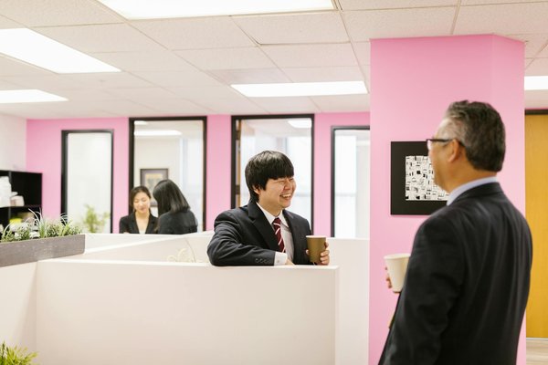 Welche Faktoren beeinflussen die Entscheidungsfindung im Management?